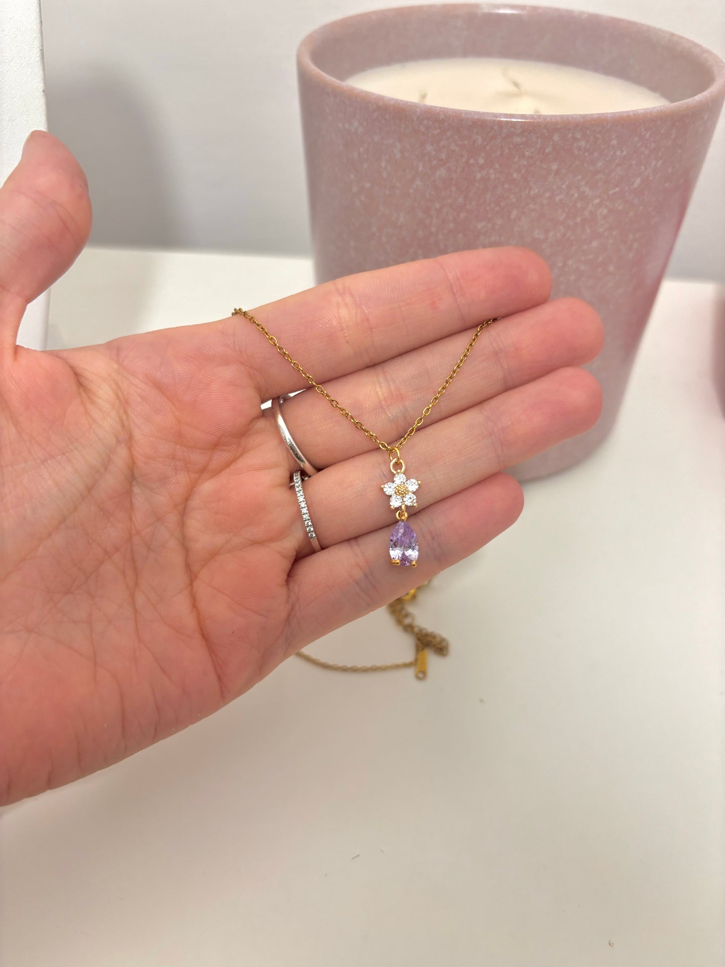 Collana con fiore e zircone lilla