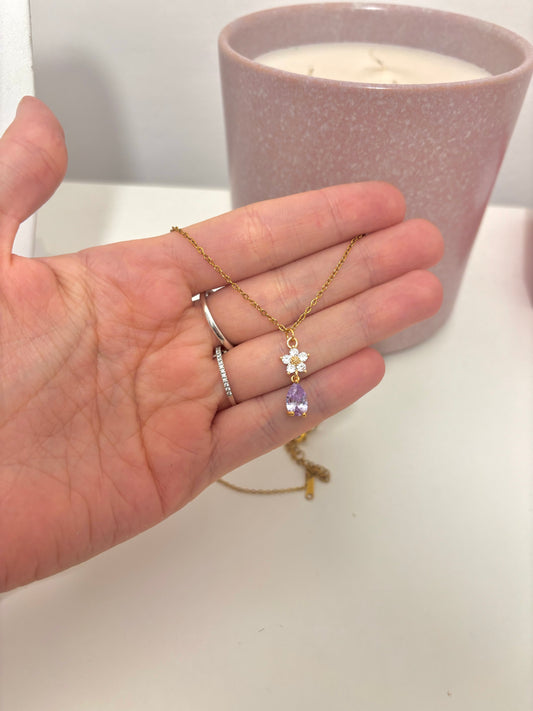 Collana con fiore e zircone lilla