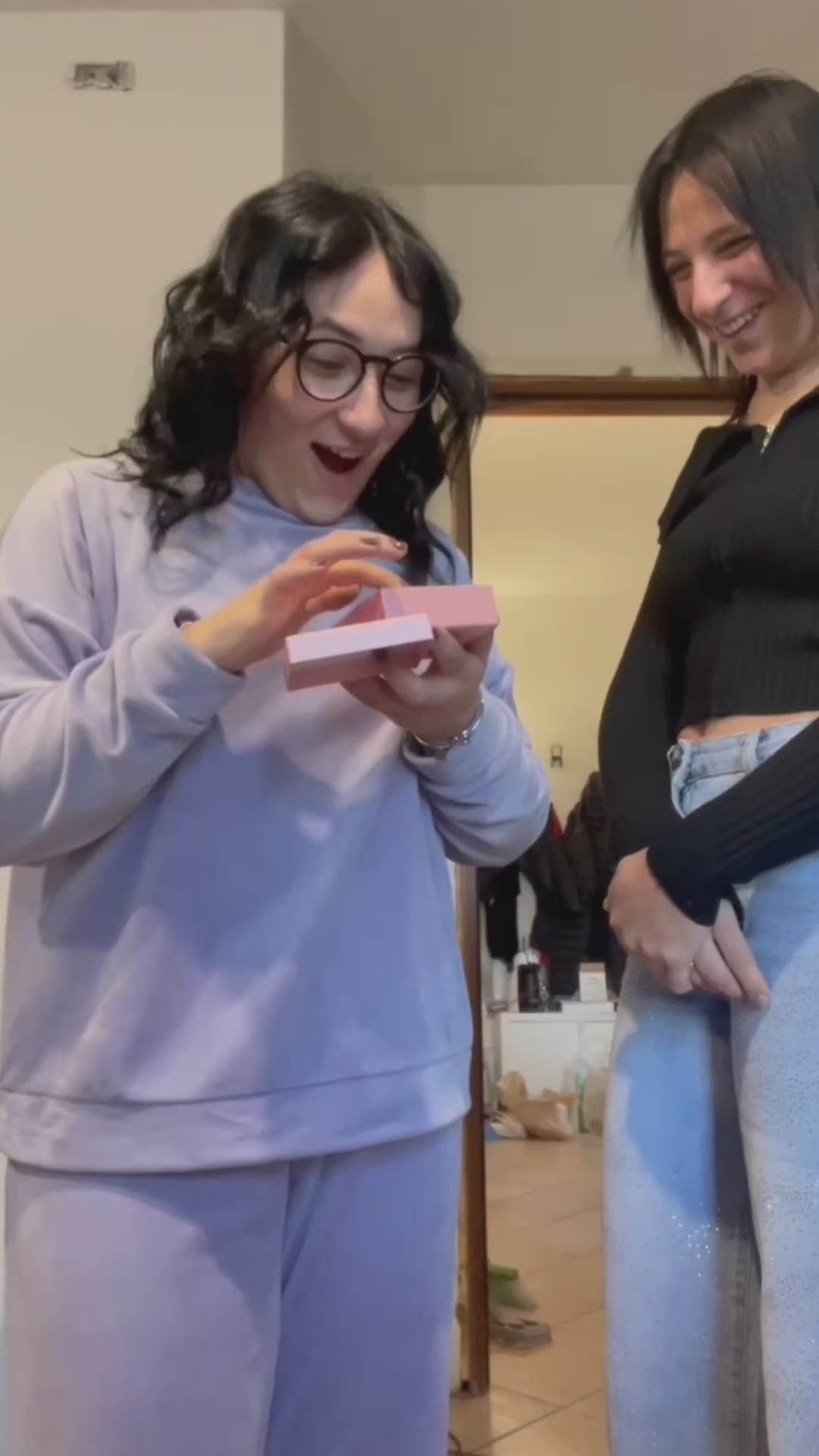 Carica il video: 